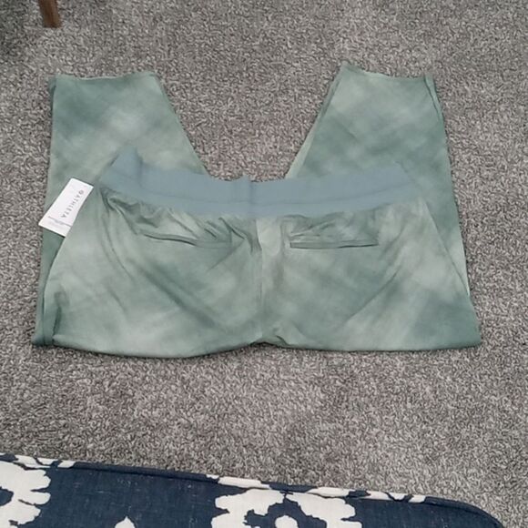 Athleta Nolita Slim Tapered Printed Crop pant In Green size 24 NWT - Picture 4 of 4